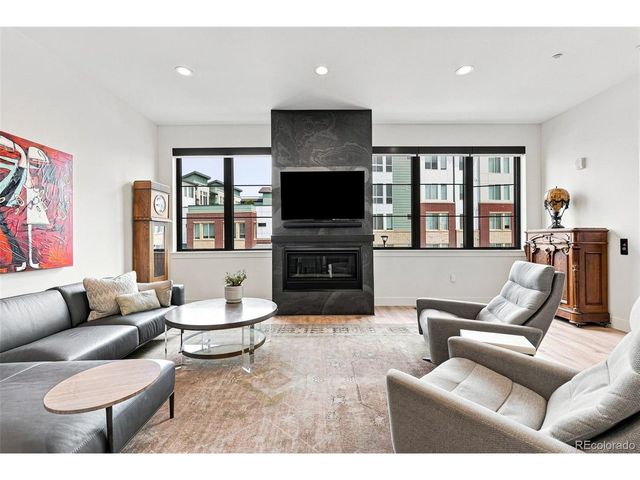 825 Bellaire St, Denver, CO 80220