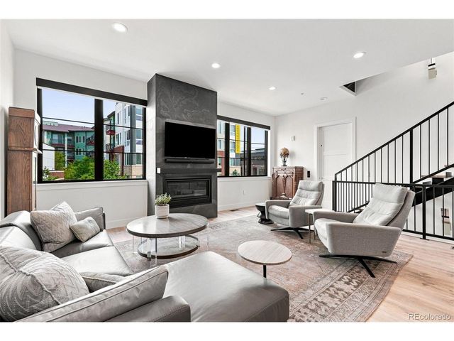 825 Bellaire St, Denver, CO 80220
