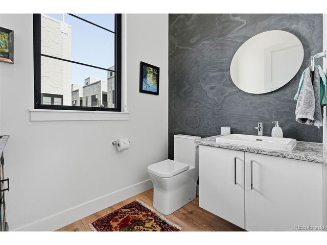 825 Bellaire St, Denver, CO 80220