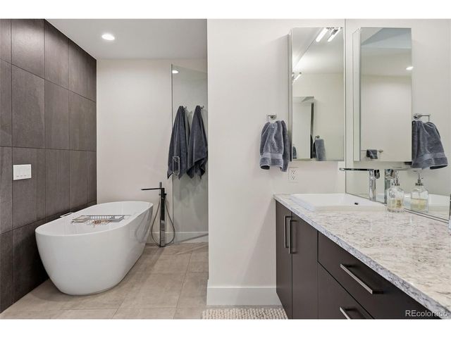 825 Bellaire St, Denver, CO 80220