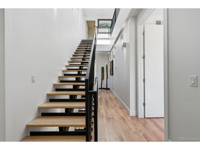 825 Bellaire St, Denver, CO 80220