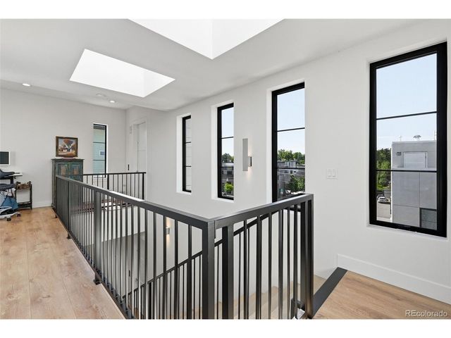 825 Bellaire St, Denver, CO 80220