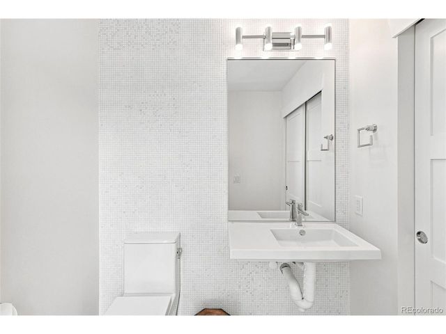 825 Bellaire St, Denver, CO 80220