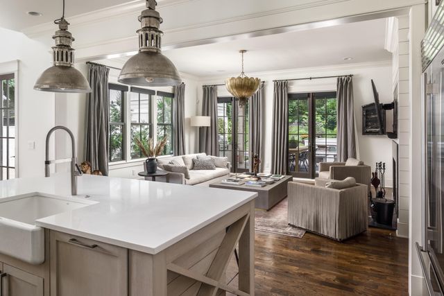 4527 Beacon Dr, Nashville, TN 37215