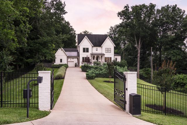 4527 Beacon Dr, Nashville, TN 37215