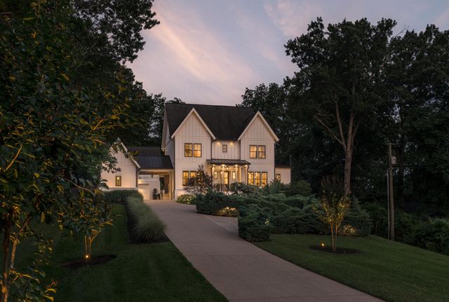 4527 Beacon Dr, Nashville, TN 37215