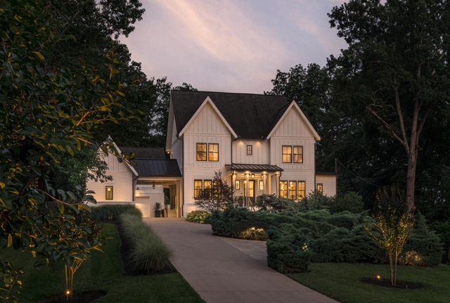 4527 Beacon Dr, Nashville, TN 37215