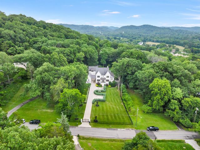 4527 Beacon Dr, Nashville, TN 37215