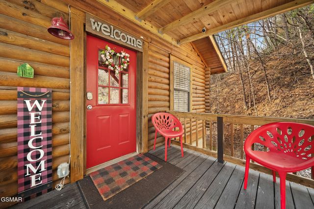 1284 Laurel Lick Road, Sevierville, TN 37862