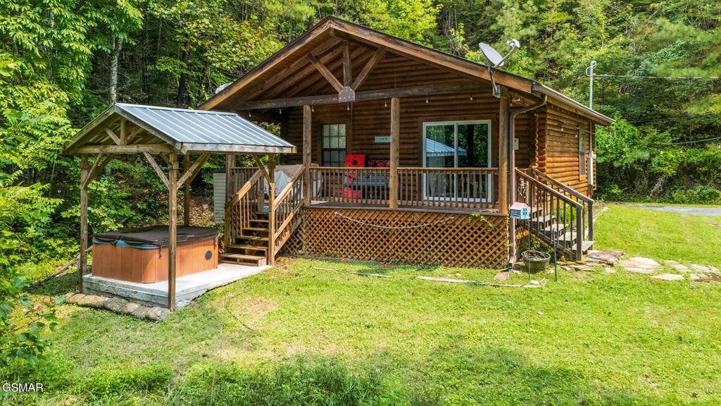 1284 Laurel Lick Road, Sevierville, TN 37862