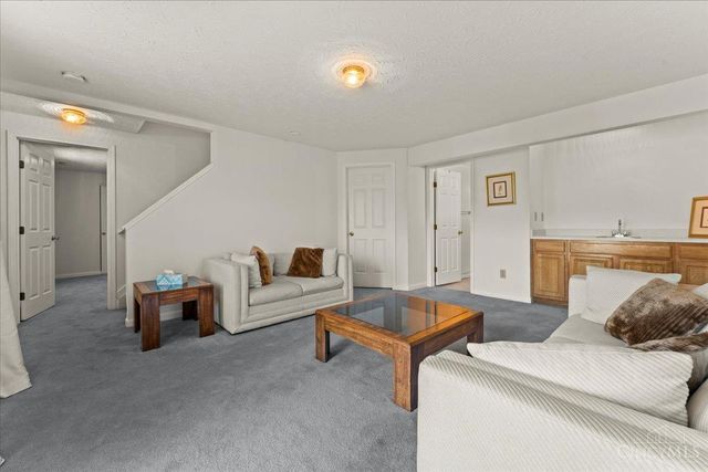 4987 Kleeman Green Drive, Green Twp, OH 45211