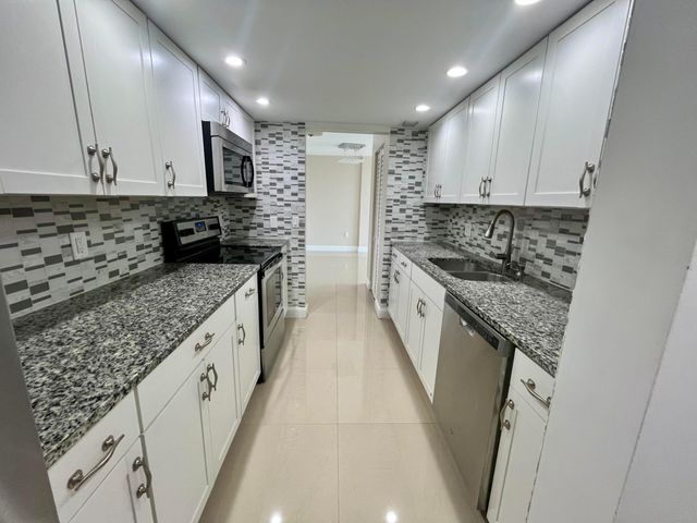 301 Croton Avenue 406, Lantana, FL 33462