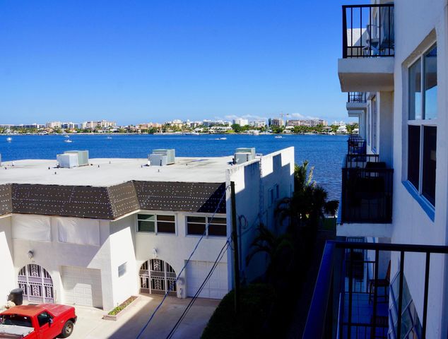 301 Croton Avenue 406, Lantana, FL 33462