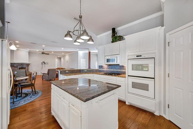 1109 E County Rd 124, Midland, TX 79706