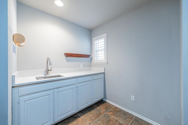 1109 E County Rd 124, Midland, TX 79706