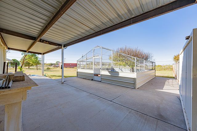 1109 E County Rd 124, Midland, TX 79706