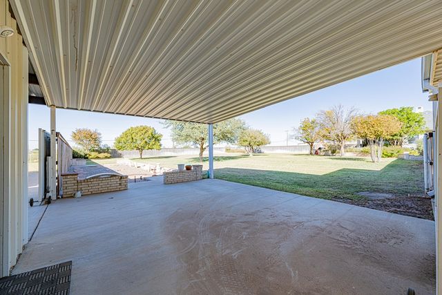 1109 E County Rd 124, Midland, TX 79706