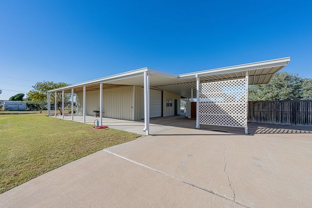 1109 E County Rd 124, Midland, TX 79706