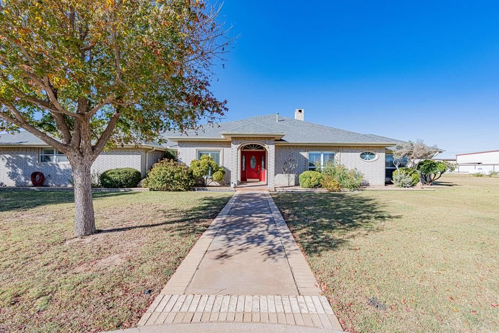 1109 E County Rd 124, Midland, TX 79706