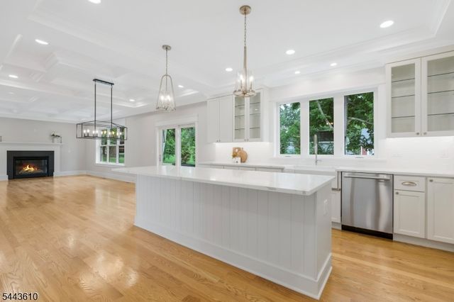 752 Valley Rd, Long Hill Twp., NJ 07933