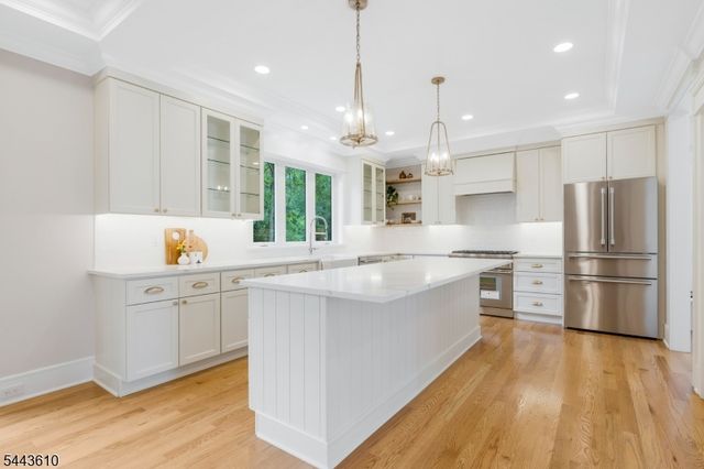 752 Valley Rd, Long Hill Twp., NJ 07933