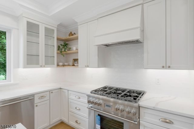 752 Valley Rd, Long Hill Twp., NJ 07933