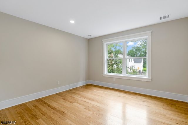 752 Valley Rd, Long Hill Twp., NJ 07933