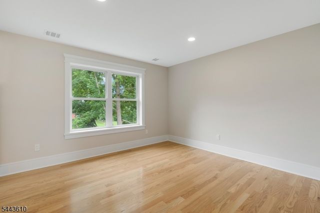 752 Valley Rd, Long Hill Twp., NJ 07933