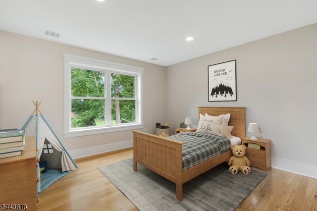 752 Valley Rd, Long Hill Twp., NJ 07933