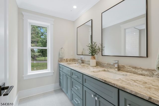 752 Valley Rd, Long Hill Twp., NJ 07933