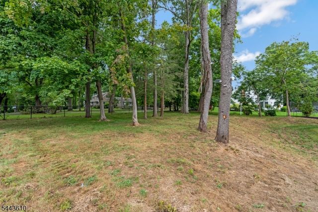 752 Valley Rd, Long Hill Twp., NJ 07933