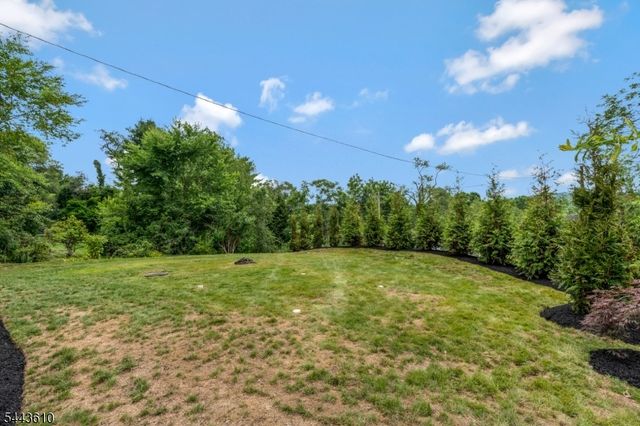 752 Valley Rd, Long Hill Twp., NJ 07933