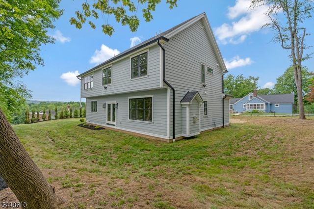 752 Valley Rd, Long Hill Twp., NJ 07933