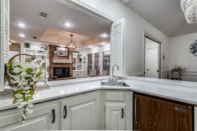 2017 Paddockview Drive, Arlington, TX 76017