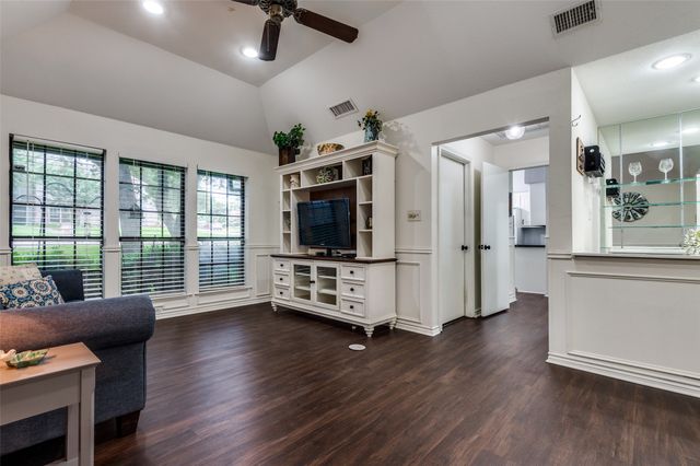 2017 Paddockview Drive, Arlington, TX 76017