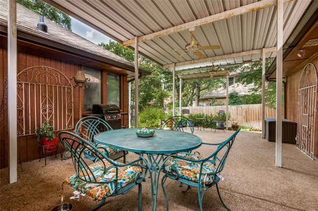 2017 Paddockview Drive, Arlington, TX 76017