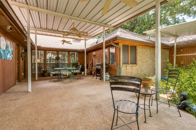 2017 Paddockview Drive, Arlington, TX 76017
