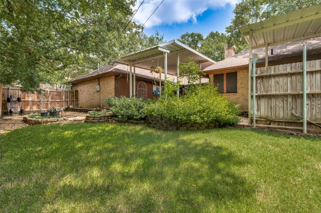 2017 Paddockview Drive, Arlington, TX 76017