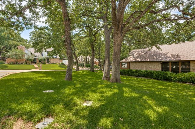 2017 Paddockview Drive, Arlington, TX 76017