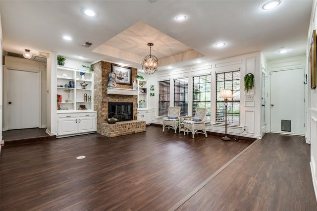 2017 Paddockview Drive, Arlington, TX 76017
