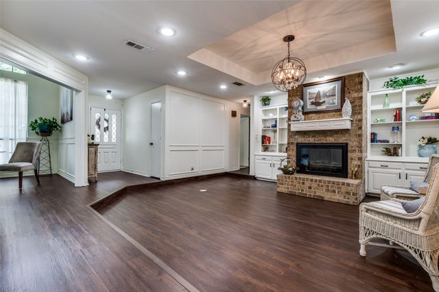 2017 Paddockview Drive, Arlington, TX 76017