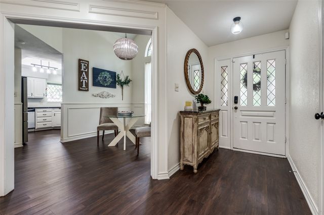 2017 Paddockview Drive, Arlington, TX 76017