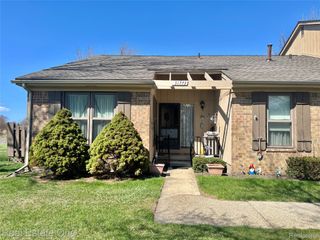 31773 Ivy Lane Lane 113, Warren, MI 48093