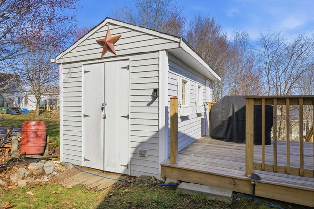 35 Lake Road, Epsom, NH 03234
