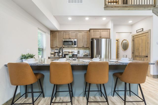 277 Meadow Spring Way, Hollister, MO 65672