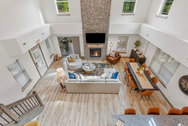 277 Meadow Spring Way, Hollister, MO 65672