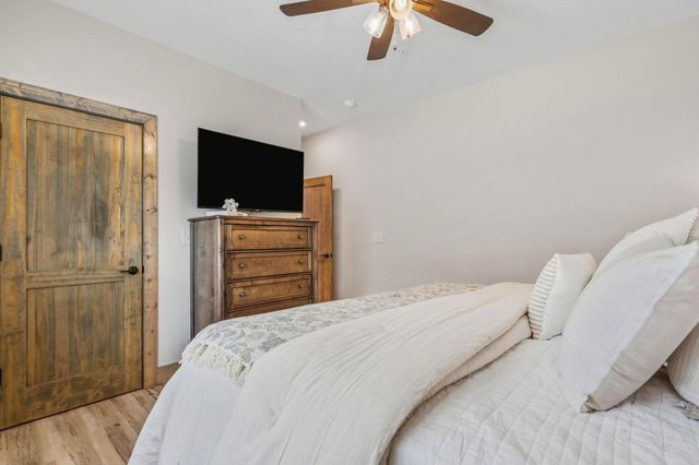 277 Meadow Spring Way, Hollister, MO 65672