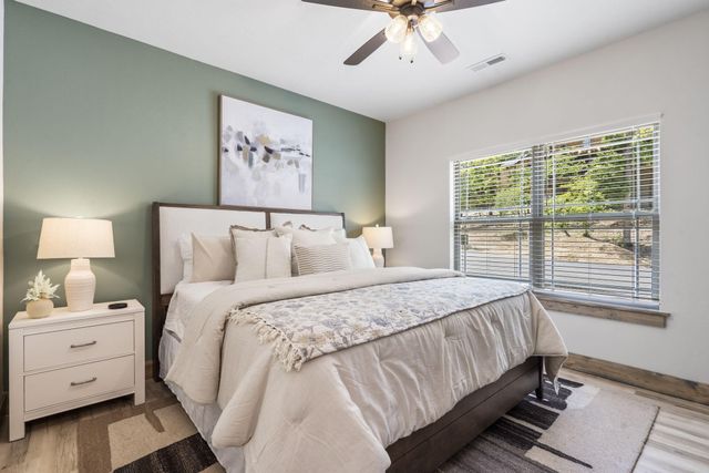 277 Meadow Spring Way, Hollister, MO 65672