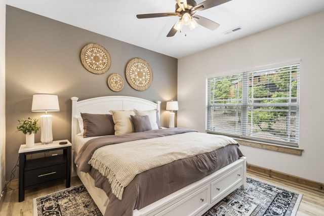 277 Meadow Spring Way, Hollister, MO 65672