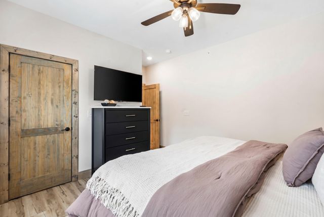 277 Meadow Spring Way, Hollister, MO 65672